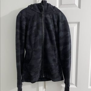Lululemon scuba full zip size 6 camo black
